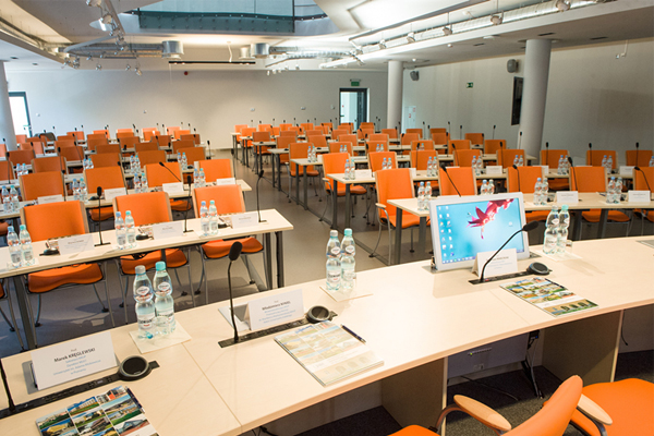 Why Do Your Meetings Need a Conference Microphone System